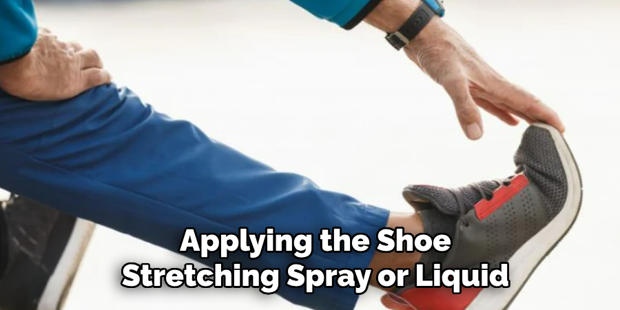 Applying the Shoe Stretching Spray or Liquid