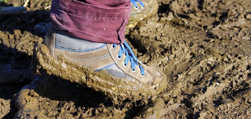 How to Clean Mud Off of Shoes