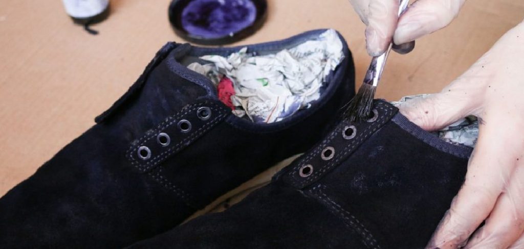 How to Dye Black Shoes