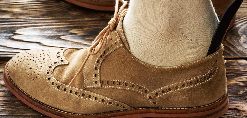 How to Use a Shoe Horn