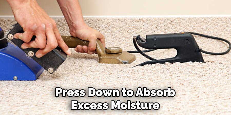 Press Down to Absorb
Excess Moisture
