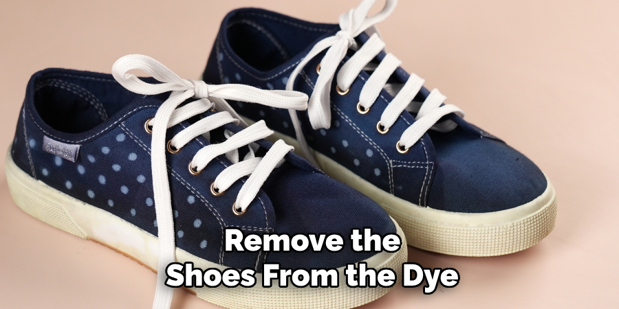 Remove the Shoes From the Dye