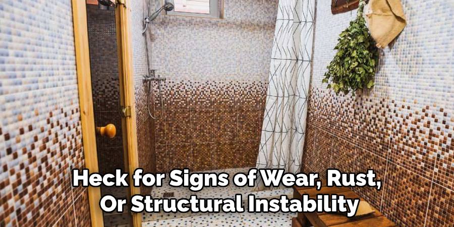 Heck for Signs of Wear, Rust,
Or Structural Instability